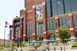 Il Lucas Oil Stadium a Indianapolis, Indiana (USA). Soprannominato The Luke, è stato inaugurato nell'agosto 2008. Si presenta con manto in erba sintetica e tetto retrattile - © ...