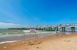 Il lungo molo sulla spiaggia di Palanga, Lituania, in una giornata di sole - © Katsiuba Volha / Shutterstock.com