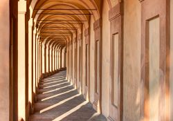 Il lungo Portico di San Luca che collega la Basilica della Madonna di San Luca alla città. Sono 666 archi e una lunghezza di 3,5 km