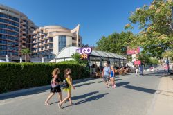 Il lungomare di Sunny Beach a Burgas, una dele spiagge della Bulgaria - © Petia_is / Shutterstock.com