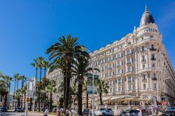 Il lussuoso InterContinental Carlton di Cannes, Francia. Costruito nel 1911, dispone di 343 camere, di cui 39 suites, ed è situato sulla Croisette. E' classificato monumento storico ...