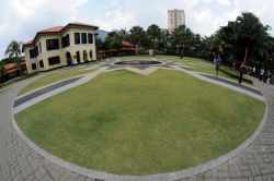 Il Malay Heritage Centre di Singapore. La zona di Kampong Glam è la sede storica della famiglia reale malese e il palazzo qui presente (detto anche istana) venne costruito per l'ultimo ...