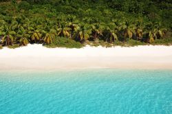 Il mare cristallino di Peter Island, una delle perle alle Isole Vergini Britanniche