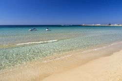 Il mare di Agia Napa le acque chiare di Cipro - © Pawel Kazmierczak / Shutterstock.com