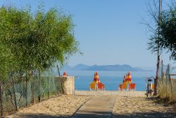 Il mare di Falcone fotografato dalla spiaggia di Bazia. Sullo sfondo le Isole Eolie