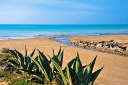 Il mare di inverno a Torvaianica, il lido a sud di Roma nel Lazio