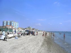 Il mare di Lido Pomposa, uno delle spiagge di Comacchio - © Alemanno, Uso Libero, Wikipedia