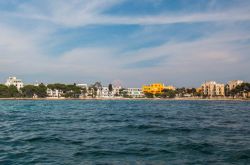 Il mare e la spiaggia di Rivabella a Gallipoli, costa ionica del Salento in Puglia