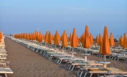 Il mare e la spiaggia di Albinia, tra Talamone e Orbetello in Toscana.
