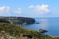 Il mare limpido che circonda l'isola di Dino vicino a Praia a Mare, in Calabria