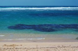 Il mare limpido della Sardegna occidentale lungo la costa di San Vero Milis