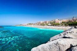 Il mare limpido canarino: siamo sulla  spiaggia ...