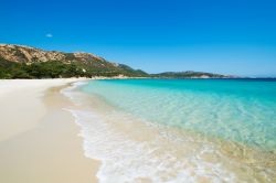 Il mare limpido della spiaggia di Tuerredda nel territorio di Teulada in Sardegna