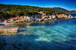 Il mare limpido di Cala Dragunara a Capo Caccia di Alghero, in Sardegna.