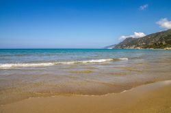 Il mare limpido di Farinole, alta Corsica, costa ovest di Cap Corse
