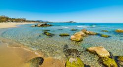 Il mare limpido di Tortolì in Sardegna e la spiaggia di Orri