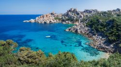 Il mare straordinario di Capo Testa, il promonorio granitico del nord della Sardegna, non distante da Santa Teresa di Gallura