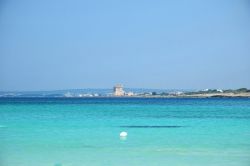 Il mare turchese di Sant'Isidoro vicino a Porto Cesareo nel Salento ionico in Puglia