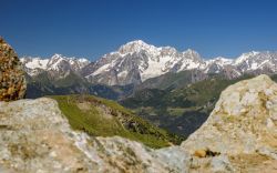 Il Massiccio del Monte Bianco fotografato dal Colle Tsa Seche sopra a Gimillan di Cogne in Valle d'Aosta.