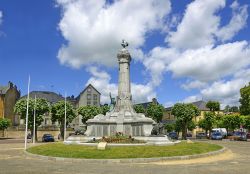 Il Memorial ai Caduti della Prima Guerra Mondiale di Sedan, Francia. Nei pressi di questa cittadina si sono svolte numeroese battaglie militari - © Pecold / Shutterstock.com