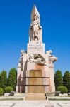 Il memoriale della guerra a Brindisi, Puglia. Si trova in Piazza Santa Teresa dove venne collocato nel 1940; realizzato dallo scultore brindisino Edgardo Simone con marmo bianco di Carrara e ...