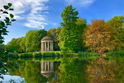 Il Memoriale di Leibniz nei Giardini i Giorgio ad Hannover in Germania