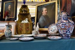 Il Mercatino dell'Antiquariato a Campo San Maurizio nel centro di Venezia - © Oleg Znamenskiy / Shutterstock.com