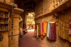 Il mercato coperto nel forte di Jaisalmer, Rajasthan, India - © Giantrabbit / Shutterstock.com