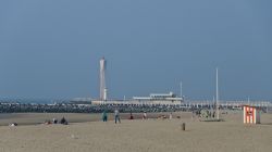 Il molo della città di Ostenda, Belgio: questa località affacciata sul Mare del Nord è una delle più frequentate del paese - © cad_wizard / Shutterstock.com