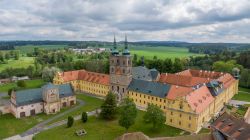Il Monastero che domina il villaggio di Tepla in Boemia, Repubblica Ceca