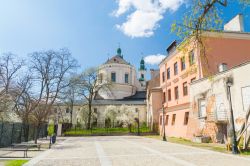 Il monastero dell'ordine domenicano nella vecchia città di Lublino, Polonia. E' fra gli esempi più belli di arte sacra di tutta la Polonia - © Robson90 / Shutterstock.com ...