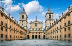 Il monastero reale di San Lorenzo de El Escorial, Madrid, Spagna: dal 1984 è patrimonio mondiale dell'umanità.
