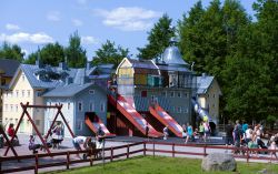 Alcune strutture nel parco divertimenti "Astrid Lindgren's World", nella città svedese di Vimmerby. Il parco è aperto sempre durante i mesi estivi e per qualche ...