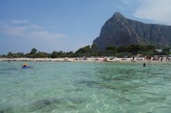 Il Monte Monaco e la spiaggia bianca di San Vito lo Capo in Sicilia.
