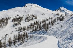 Il monte Motta e la pista Banchetta a Sestriere, comprensorio Via Lattea, Piemonte