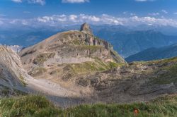 Il monte Point de Chemo visto dalla Cabane Rambert, villaggio di Ovronnaz (Svizzera).



