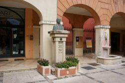 Il Monumento a Bartolomeo Borghesi a Savignano sul Rubicone in Emilia-Romagna - © Natali22206 / Shutterstock.com