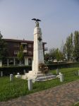 Il monumento ai caduti in centro a Martellago - © Threecharlie, CC BY-SA 3.0, Wikipedia