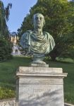 Il monumento al conte Ferdinando Attems nel parco delle Terme di Rogaska Slatina in Slovenia - © Cortyn / Shutterstock.com