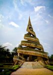 Il Monumento alla Riunificazione di Yaoundé, Camerun. Venne costruito nel 1970 per celebrare la riunificazione delle due parti del Camerun, quella francese e quella britannica, avvenuta ...