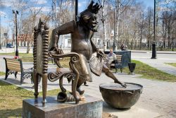 Il monumento allo zar della favola Konek-Gorbunok di Yershov a Tobolsk, Russia - © Sergei Butorin / Shutterstock.com