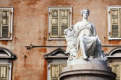 Il monumento della Pace in piazza Libertà a Udine, Friuli Venezia Giulia. Posto in questa piazza nel 1819 dopo essere stato a lungo in stato di abbandono, questo monumento era stato commissionato ...