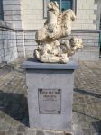 Il monumento in marmo "Cavaliere e i due Giganti" a Tongeren, Belgio. Si tratta di una scultura gallo-romana del II° secolo  - © Stanislava Karagyozova / Shutterstock.com ...