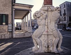 Il monumento Stendardo a Chioggia, Veneto, Italia. ...