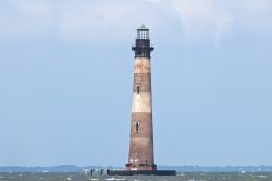 Il Morris Island Lighthouse, costruito nel 1876 nelle acque dell'Oceano Atlantico antistanti la costa del South Carolina - foto © Denton Rumsey / Shutterstock.com