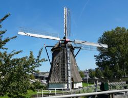 Il mulino a vento Laakmolen nel distretto di Laakhaven a Den Haag, Olanda. 
