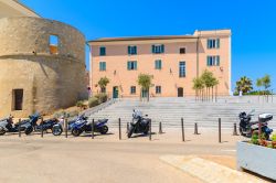 Il Municipio de L'Ile Rousse in Corsica  - © Pawel Kazmierczak / Shutterstock.com 