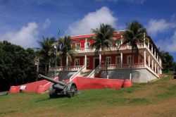 Il Municipio della riserva naturale di Fernando de Noronha, Brasile. L'edificio è stato costruito in stile architettonico coloniale.

