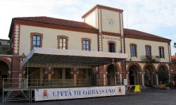 Il Municipio di Orbassano in Piemonte - © F Ceragioli, CC BY-SA 3.0, Wikipedia