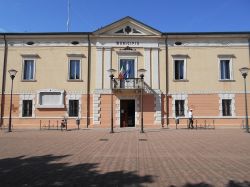 Il Municipio di Ostellato in provincia di Ferrara, Emilia-Romagna - © Pivari.com, CC BY-SA 4.0, Wikipedia
